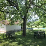 Raffinee With Pool Views