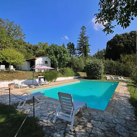 Raffinee With Pool Views Holiday home